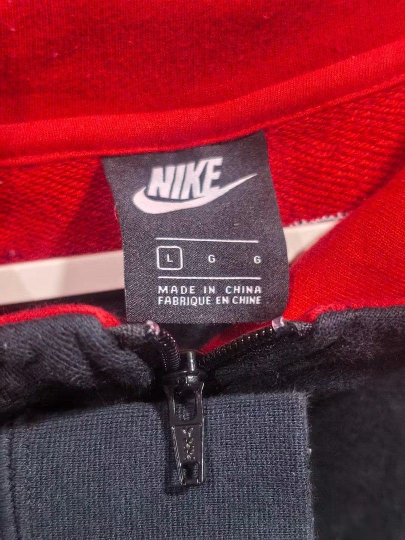 Nike color blocked halfzip hoodie (Category: Coats, Jackets and Outerwear) located in Baguio. Submitted by gabierfinds (Listing ID 1465882271, Image 3). Description: ▪️NiKE color blocked halfzip hoodie ▪️Size L 24x26L ▪️Cotton 💯 ▪️Normal signs of use ▪️No issue ▪️Excellent 👌 ▪️880 + SF 📍 Visit us at #44 Governor Pack Road (Bus Terminal Area).