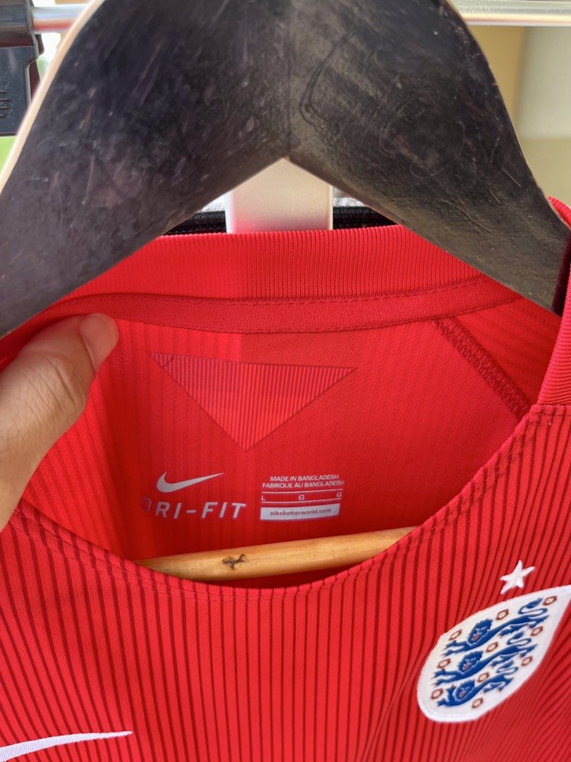 Nike England Jersey (Category: Shirts) located in Roxas City. Submitted by anamaria12997 (Listing ID 1465873844, Image 2). Description: Size on tag: Large Length 24.5 Width 18.