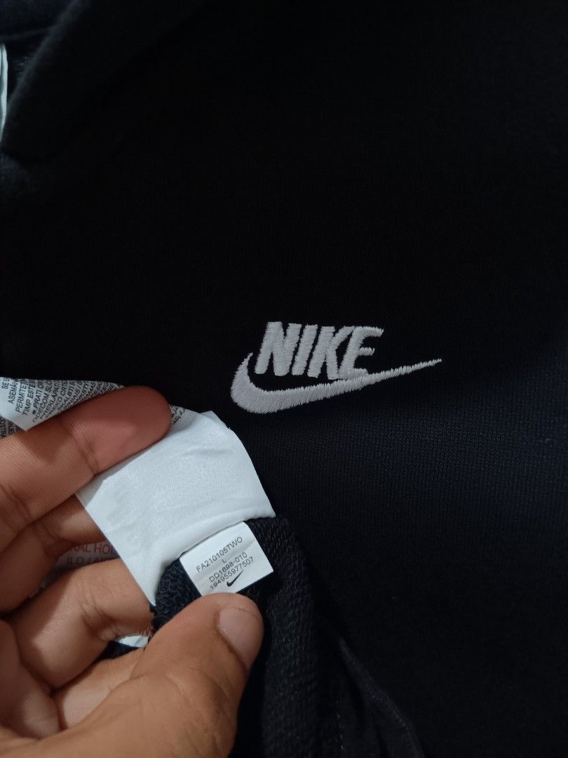 NIKE FRENCH TERRY (Category: Coats, Jackets and Outerwear) located in Dauis. Submitted by udenglegaspi (Listing ID 1465838802, Image 3). Description: .