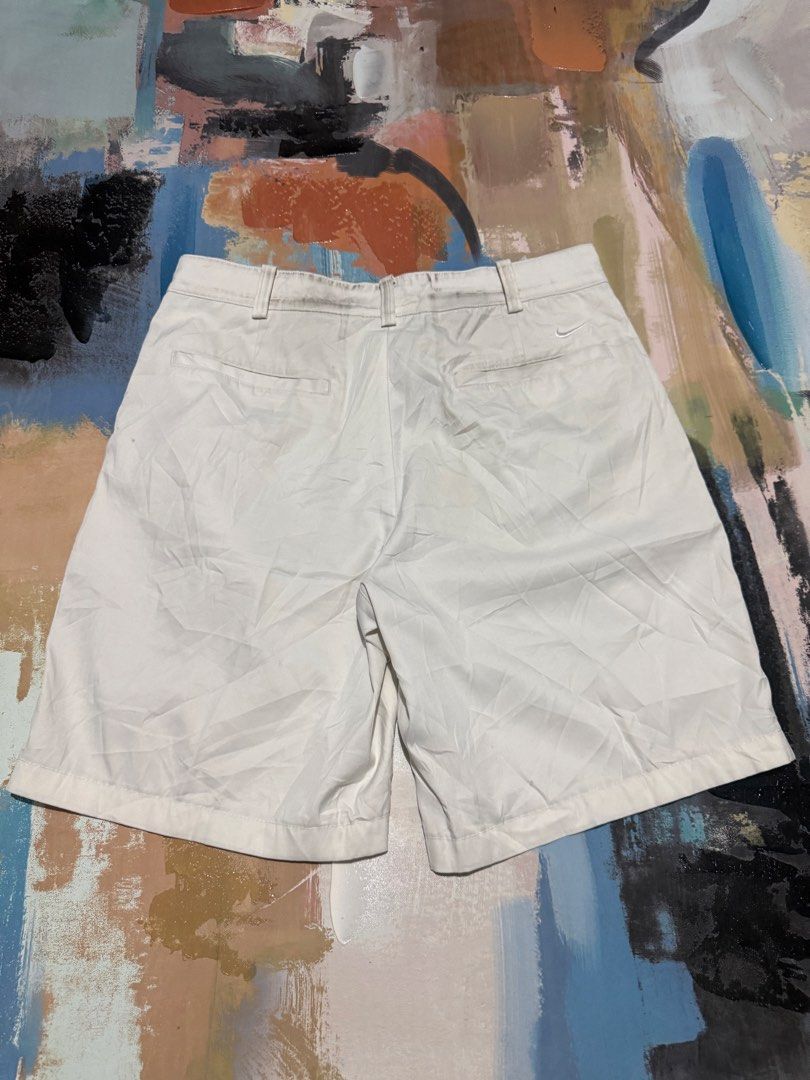 Nike golf shorts (Category: Shorts) located in Las Pinas. Submitted by thrftmnl. (Listing ID 1465896643, Image 2). Description: Nike Golf shorts Size: Med-Large Dimes Width: 30-32 Length: 18.5 Issue: needs cleaning.