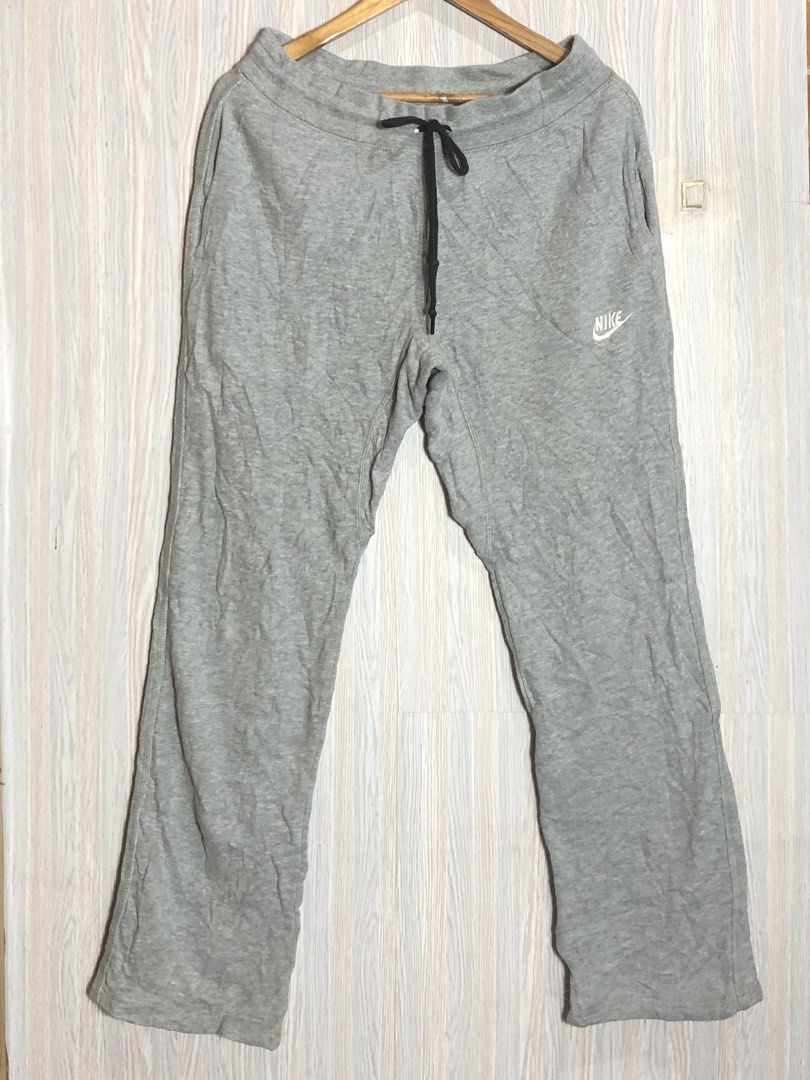 Nike Grey Sweatpants XL Size 34 (Category: Joggers) located in Montevista. Submitted by rdthriftshub (Listing ID 1465873589, Image 2). Description: - Brand: Nike - Color: Grey with white embroidered logo - Size: XL (Waist: 34", Length: 39") - Features: Adjustable black drawstring, convenient back pocket with red tag - Origin: Made in China - Condition: Perfect for casual everyday wear or cozy lounging.