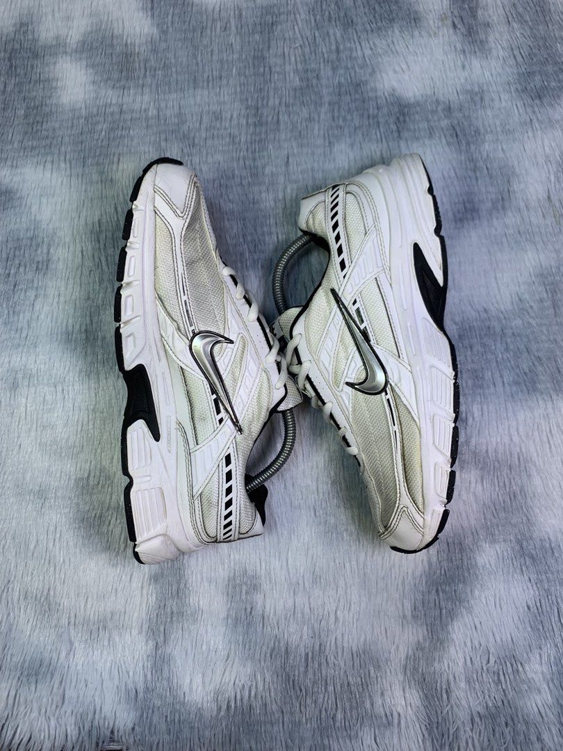 NIKE INITIATOR WHITE METALLIC SILVER (Category: Sneakers) located in Quezon City. Submitted by shooz.kartel (Listing ID 1465906383, Image 3). Description: For sale only‼️ NIKE INITIATOR WHITE METALLIC SILVER Excellent condition No major issues Size 10 us 42 euro 27 cm 1750 + sf only Legit/Authentic 💯 Pm for fast transact! 📩 Can do ship nationwide MOP: paymaya, bank transfer or gcash Location: Metro manila.