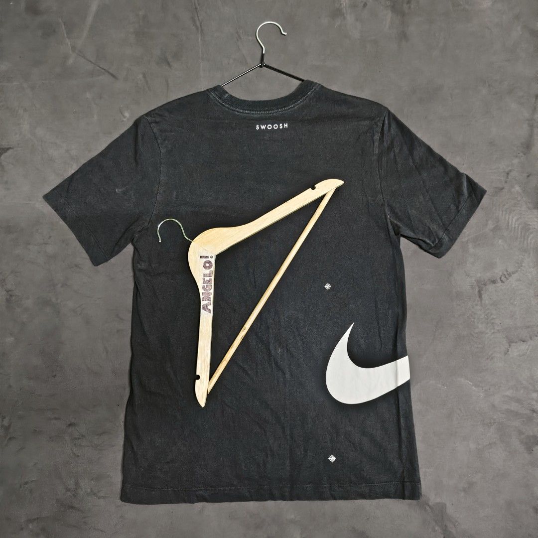 Nike Just Do It Graphic Tee (Category: Tshirts & Polo Shirts ) located in General Santos City (Dadiangas). Submitted by angelodemegilloceballos (Listing ID 1465835624, Image 2). Description: -Pm me for more details & measurements - Authentic Nike black graphic tee - Size: Medium (inner tag intact) - Design: Eye-catching graphic print on front and back with white text and swoosh branding - Fit: Standard fit crew neck - Material: Comfortable, high-