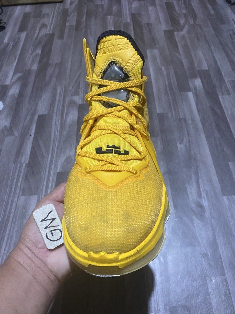 Nike Lebron 19 ‘’Hard Hat” (Category: Sneakers) located in Cebu City. Submitted by freemoon.b85e0c (Listing ID 1465949440, Image 3). Description: Nike Lebron 19 “Hard Hat” Legit/2nd hand Size 9.5 us/8.5 uk/43 euro/27.5 cm Price 880 plus sf Issues Drags.