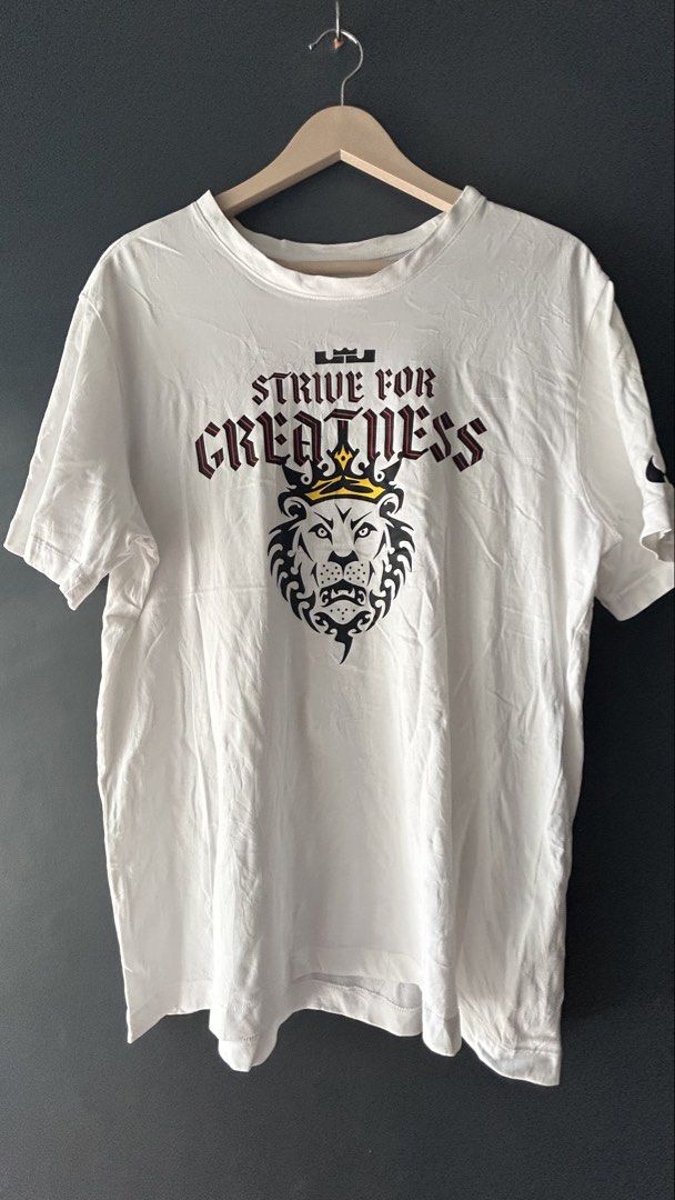 Nike LeBron James Strive For Greatness Tee White XL (Category: Tshirts & Polo Shirts ) located in General Santos City (Dadiangas). Submitted by moana_thrifts (Listing ID 1465831156, Image 2). Description: FREE FOR ANY ITEMS PURCHASE SA SHOP JUST SEND ME THIS SCREENSHOT - Brand: Nike - Player: LeBron James 'Strive for Greatness' - Size: XL - Material: 57% Cotton, 43% Polyester - Design: Crowned lion graphic on front, king playing card symbols with