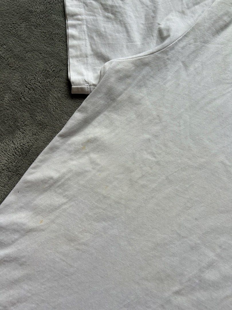 Nike Multi Swoosh Shirt (Category: Tshirts & Polo Shirts ) located in Manila. Submitted by wenttttt (Listing ID 1465944952, Image 3). Description: 20 x 27 Issue : stain.