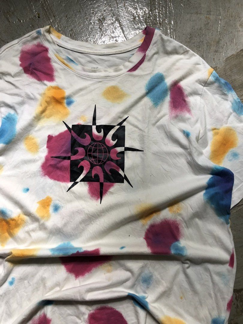 NIKE MULTI-SWOOSH TIE-DYE TEE MODERN (Category: Formal Shirts) located in Cebu City. Submitted by zeus.thrifts (Listing ID 1465825473, Image 2). Description: 21 WIDTH 28 LENGTH NO ISSUE AS NEW CONDITION.
