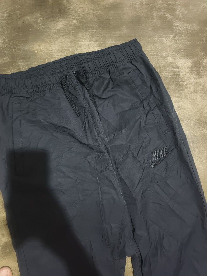 Nike Nylon Pants (Category: Joggers) located in Koronadal. Submitted by zxckeeeny_ (Listing ID 1465899665, Image 3). Description: ‎W: 29 pwede pa ma stretch ‎L: 38.5 ‎Leg: 5 ‎L on tag ‎excellent ‎9.5/10 ‎no issue ‎.