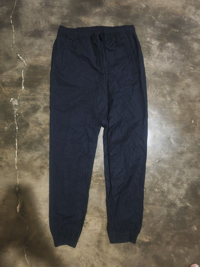Nike Nylon Pants (Category: Joggers) located in Koronadal. Submitted by zxckeeeny_ (Listing ID 1465899665, Image 1). Description: ‎W: 29 pwede pa ma stretch ‎L: 38.5 ‎Leg: 5 ‎L on tag ‎excellent ‎9.5/10 ‎no issue ‎.