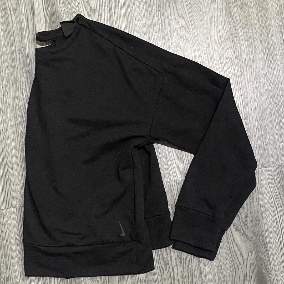 Nike Performance Sweatshirt Black (Category: Activewear) located in Los Banos. Submitted by darl.shop (Listing ID 1465838285, Image 3). Description: Large on tag No Issues/Good as New.