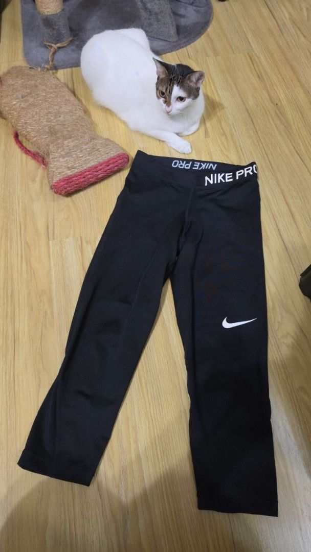 Nike Pro Black Capri Leggings (Category: Activewear) located in Pasig City. Submitted by noelrb (Listing ID 1465810178, Image 1). Description: .