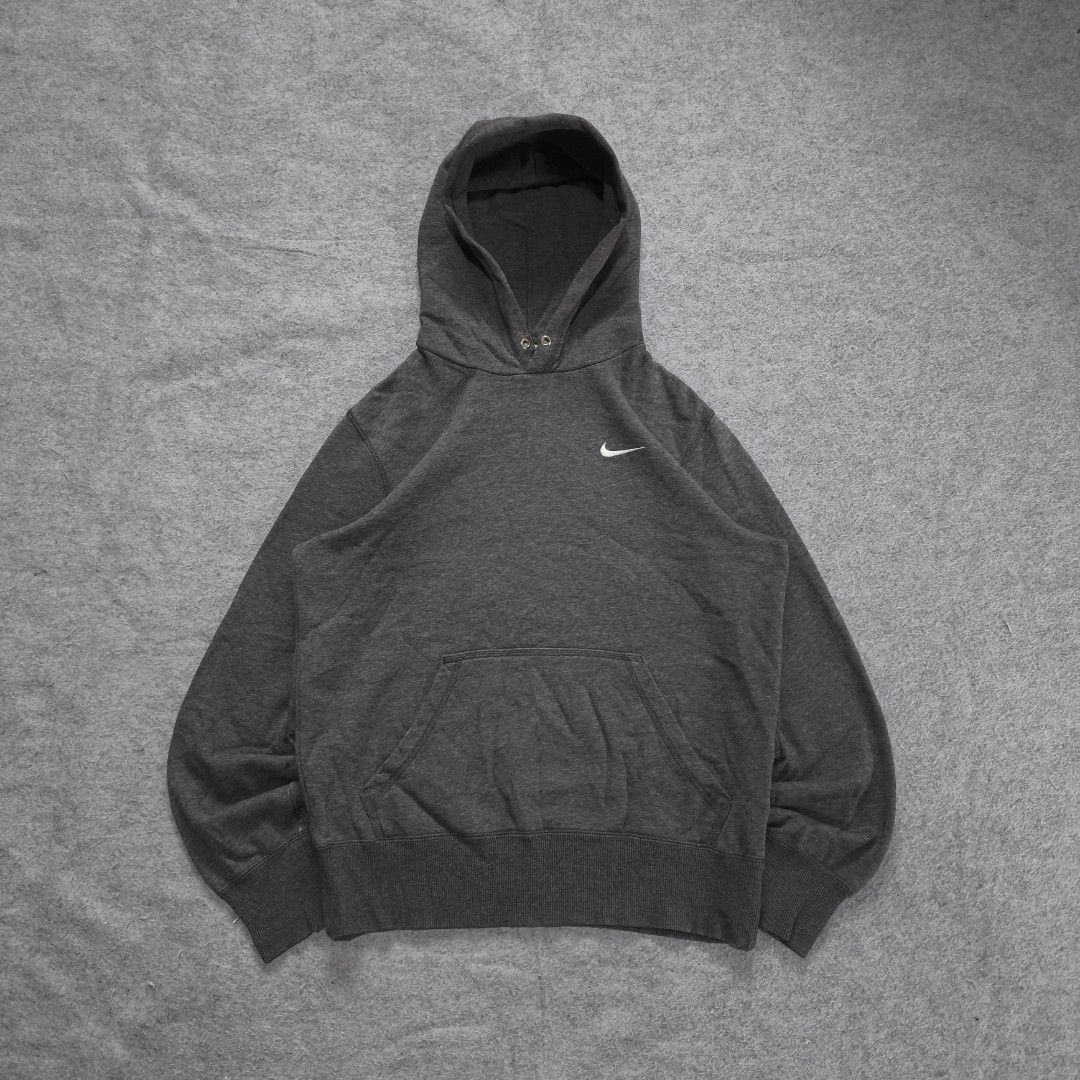 Nike Pullover Hoodie (Category: Hoodies) located in Manila. Submitted by shykes_26 (Listing ID 1465760802, Image 1). Description: Dimensions Width - 22 Length - 26 Size on tag - M Issues - Scratches (ribbings).