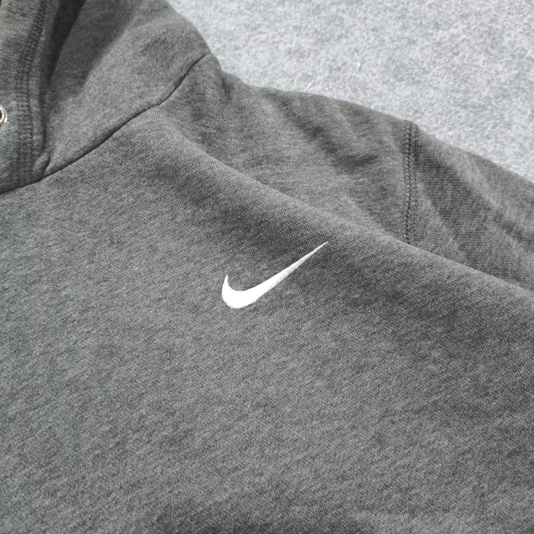 Nike Pullover Hoodie (Category: Hoodies) located in Manila. Submitted by shykes_26 (Listing ID 1465760802, Image 2). Description: Dimensions Width - 22 Length - 26 Size on tag - M Issues - Scratches (ribbings).