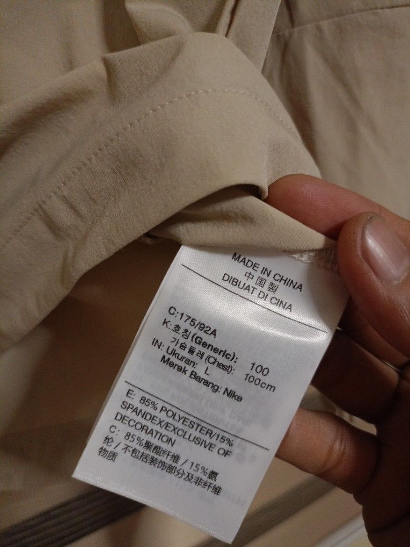 Nike Repel Hooded Versatile Jacket (Category: Coats, Jackets and Outerwear) located in Valenzuela. Submitted by One.Only.Nan (Listing ID 1465899686, Image 3). Description: L on tag Actual: W23" L27.5" MOP GCASH MAYA AUB BPI VALENZUELA CITY LOC.