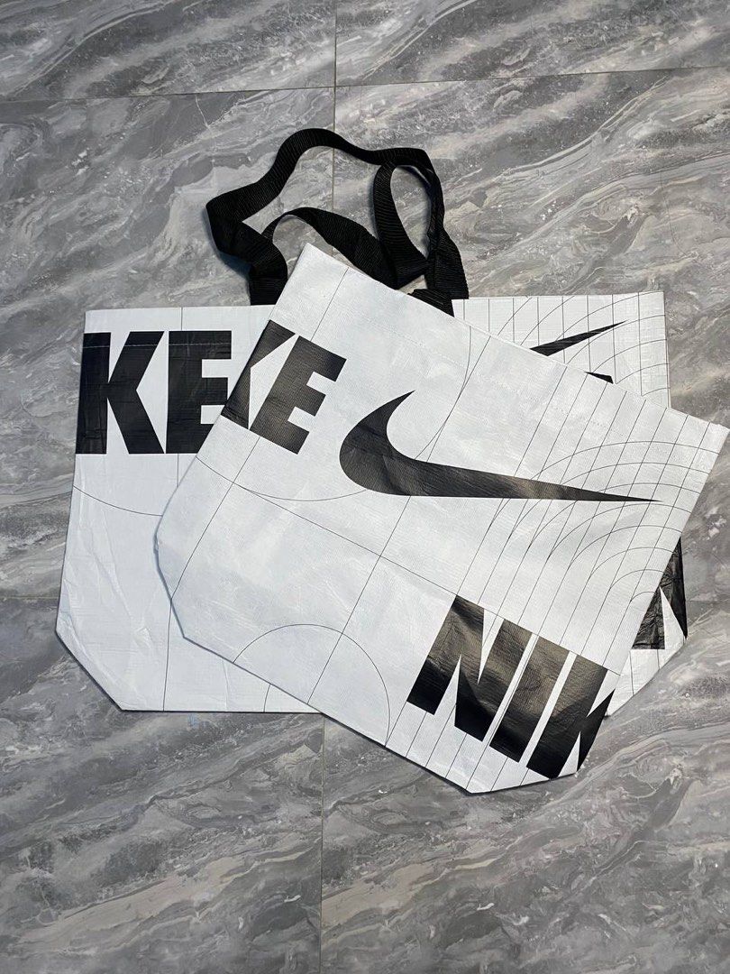 Nike Reusable Tote Bag (Category: Tote Bags) located in Caloocan City. Submitted by slasherstep (Listing ID 1465771214, Image 2). Description: FORSALE: 🔥 Open for RETAIL | WHOLESALE N!ke Reusable Tote Bag ✅ Price: 295 ‼️ Medium Size (Meron din Large Size) (Legit / Original) 💯 Good for Daily Use, Grocery, Basketball & Volleyball, Pickleball Bag 🏀🏐🏓 Location: Llano North Caloocan, QC Area Available for Pick-up & Delivery📍 Shipping Nationwide 
