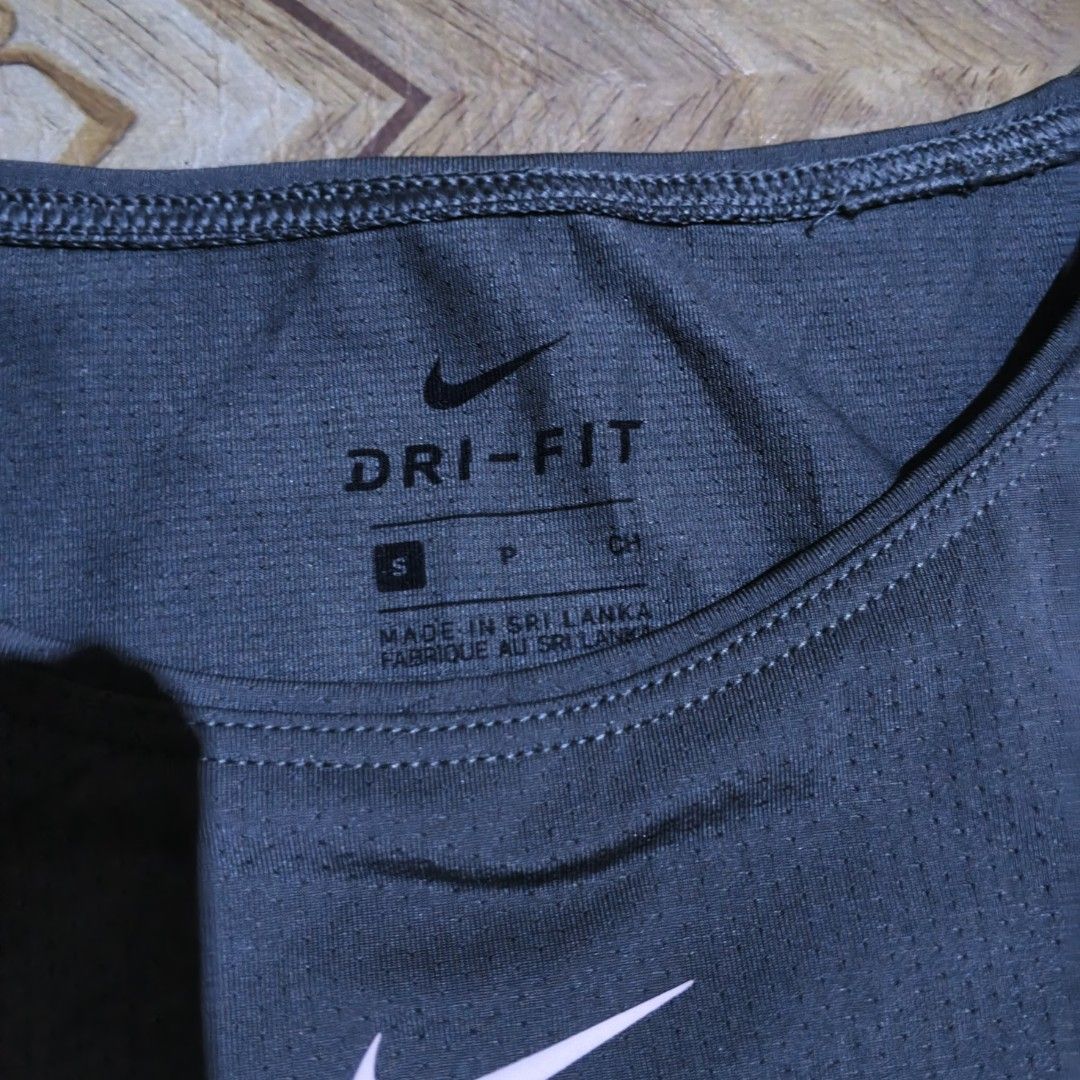NIKE RUNNING SHIRT (Category: Activewear) located in Polomolok. Submitted by cjramada (Listing ID 1465903516, Image 3). Description: NIKE RUNNING SHIRT EXCELLENT CONDITION SIZE - SMALL COLOR RATE - 9.8/10( DARK GREEN ) NO ISSUES 249+SF📩.