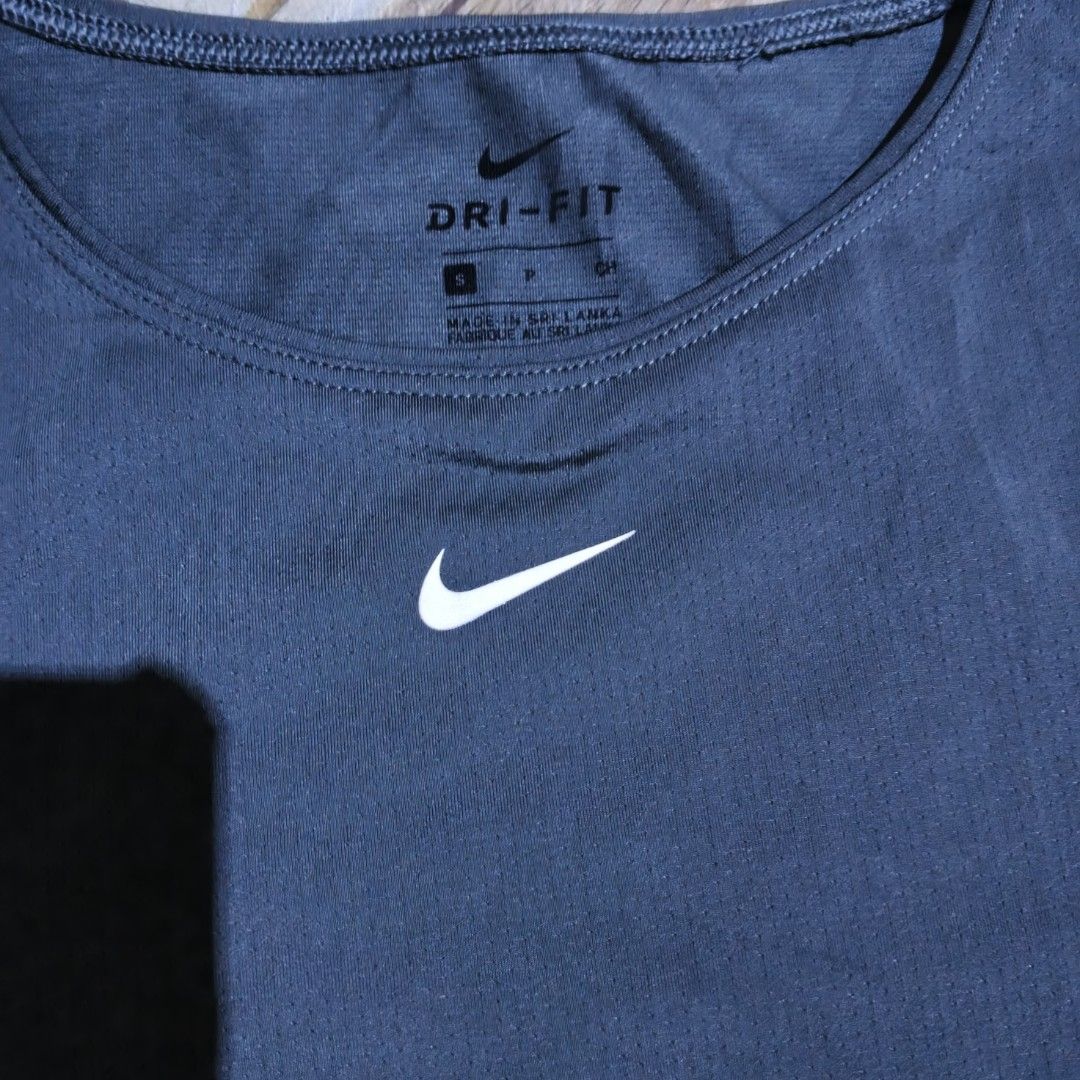 NIKE RUNNING SHIRT (Category: Activewear) located in Polomolok. Submitted by cjramada (Listing ID 1465903516, Image 2). Description: NIKE RUNNING SHIRT EXCELLENT CONDITION SIZE - SMALL COLOR RATE - 9.8/10( DARK GREEN ) NO ISSUES 249+SF📩.