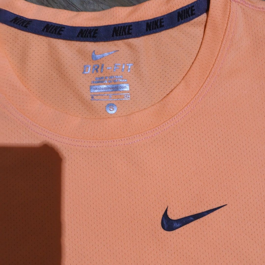 NIKE RUNNING SHIRT (Category: Activewear) located in Polomolok. Submitted by cjramada (Listing ID 1465903813, Image 2). Description: NIKE RUNNING SHIRT EXCELLENT CONDITION SIZE - SMALL COLOR RATE - 9.5/10 ( ORANGE) NO ISSUES 249+SF📩.