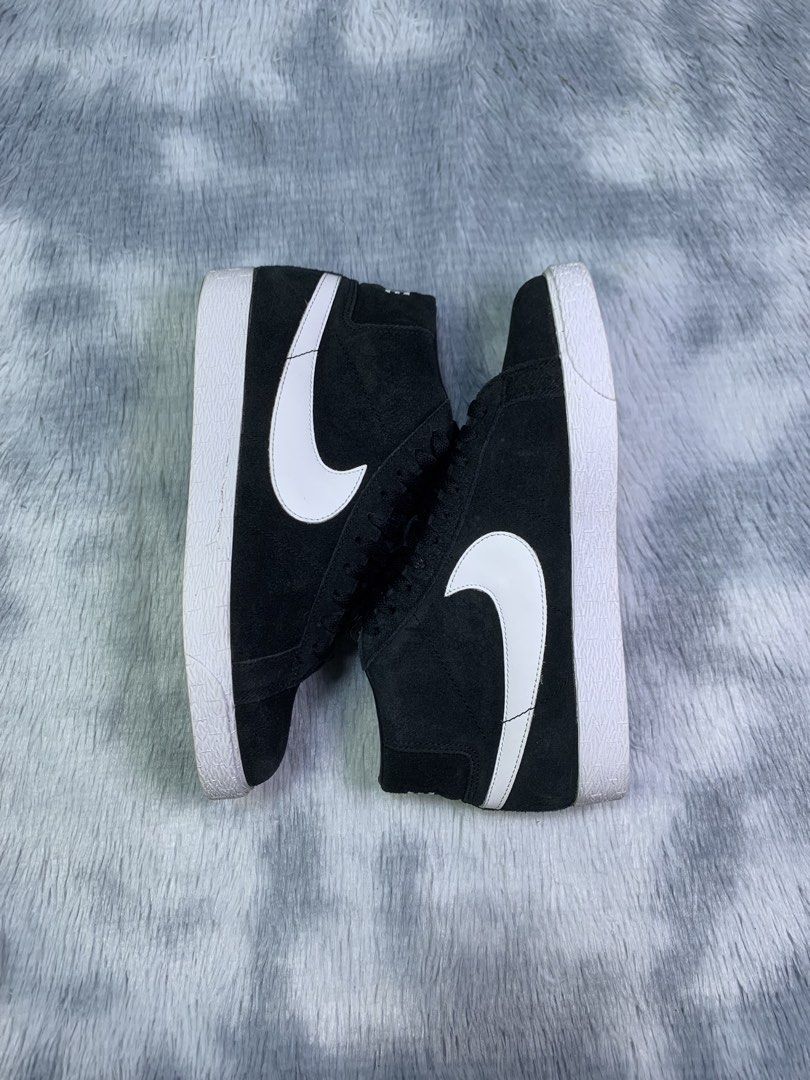 NIKE SB BLAZER MID SUEDE (Category: Sneakers) located in Quezon City. Submitted by shooz.kartel (Listing ID 1465835508, Image 2). Description: For sale only‼️ NIKE SB BLAZER MID SUEDE Excellent condition No major issues Size 8.5 us 42 euro 26.5 cm 1750 + sf only Legit/Authentic 💯 Pm for fast transact! 📩 Can do ship nationwide MOP: paymaya, bank transfer or gcash Location: Metro manila.