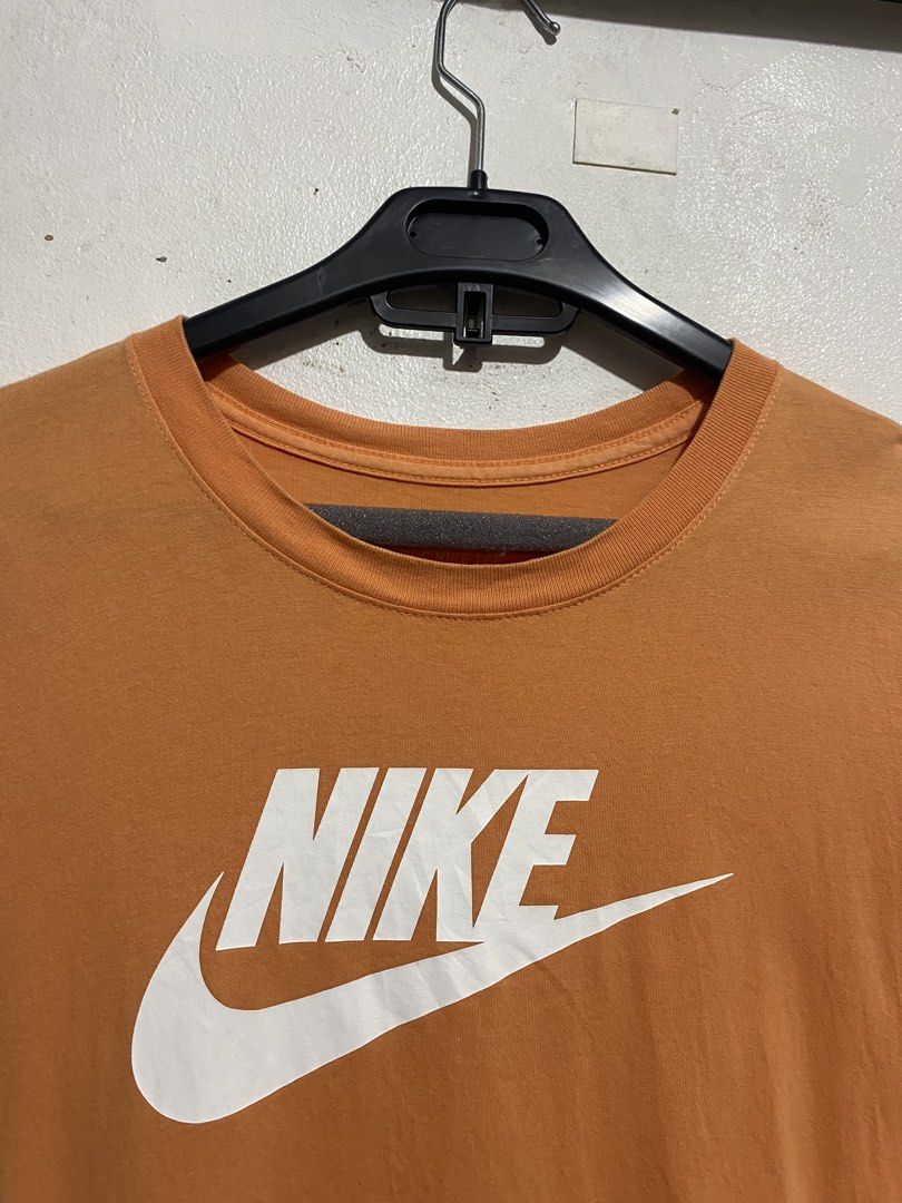 NIKE SCRIPT SHIRT (Category: Tshirts & Polo Shirts ) located in Caloocan City. Submitted by alexahvaldez (Listing ID 1465879245, Image 3). Description: 20 width 27 length like new condition pwede pang alis dm me ur best offer📲.