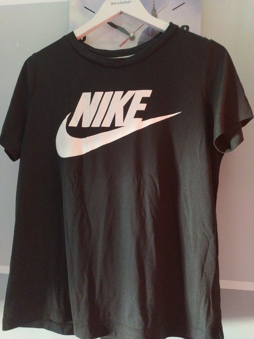 Nike shirt xl (Category: Blouses) located in Manila. Submitted by timtam04 (Listing ID 1465830440, Image 1). Description: .