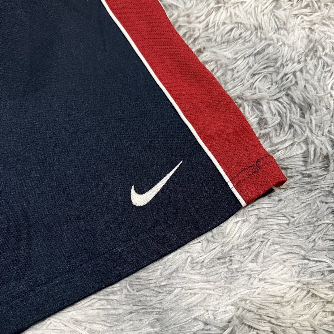 Nike Short (Category: Shorts) located in Mandaluyong City. Submitted by iamkageki (Listing ID 1465908922, Image 3). Description: Waist 26-32 Length 21.5 Leg hole 11.5 Issue: minor lint.