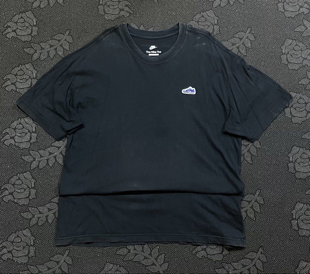 Nike Sportswear Max90 Patch T-Shirt (Category: Tshirts & Polo Shirts ) located in Porac. Submitted by macky.ron (Listing ID 1465797597, Image 1). Description: Length:29 Width: 21 Condition: Good Color rate: 8.5/10 Issue (s): none Complete Tags.