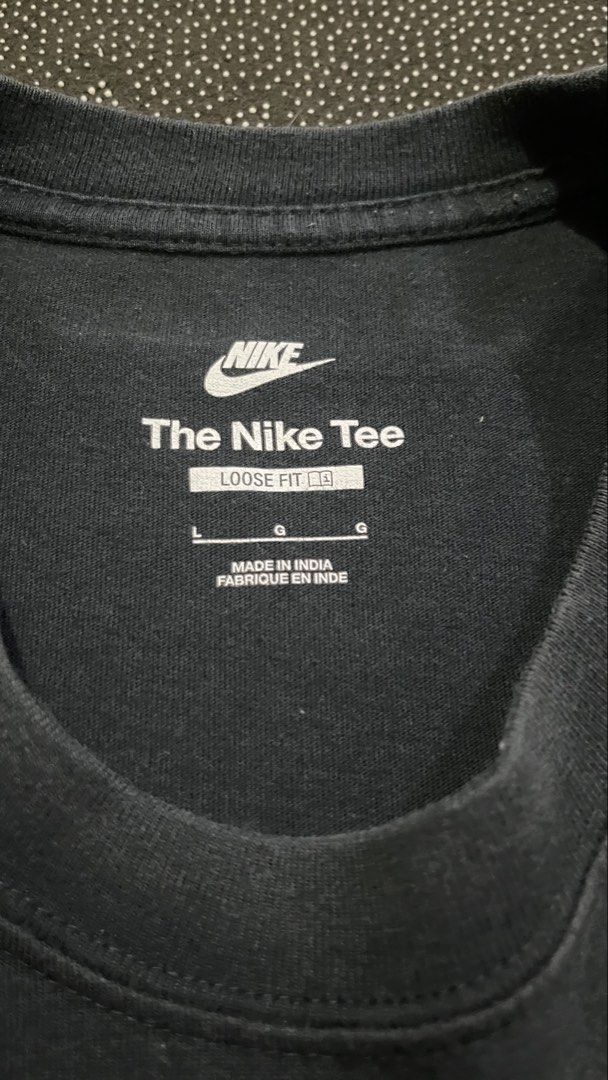 Nike Sportswear Max90 Patch T-Shirt (Category: Tshirts & Polo Shirts ) located in Porac. Submitted by macky.ron (Listing ID 1465797597, Image 3). Description: Length:29 Width: 21 Condition: Good Color rate: 8.5/10 Issue (s): none Complete Tags.