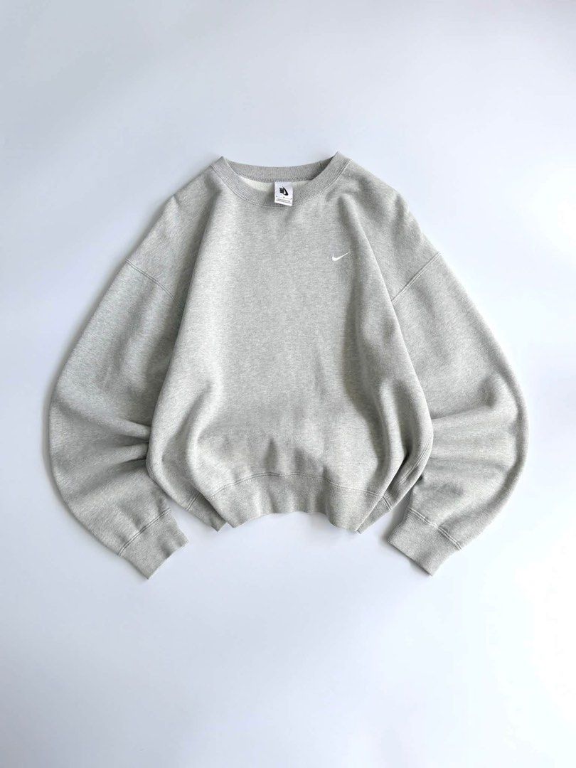 Nike sweater (Category: Coats, Jackets and Outerwear) located in Batangas. Submitted by jadesolidad (Listing ID 1465899060, Image 3). Description: NIKE HEAVY CREWNECK SWEATER Fav✨ Psg out! - Heavy fabric - As new Length: 25 Width: 23 ( BOXY ) Colorate: 9.8 Issue: ❌ .
