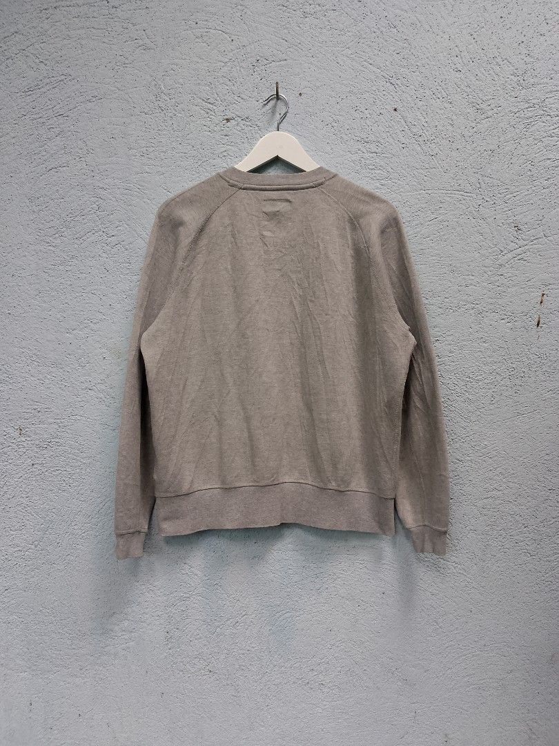 📌Nike tech fleece sweater (Category: Coats, Jackets and Outerwear) located in Camaligan. Submitted by central_closet (Listing ID 1465871753, Image 2). Description: ‎📌Nike tech fleece sweater ‎Size: Large on tag ‎•Dimensions: ‎Width: 22 ‎Length: 26 ‎Sleeves: 23 ‎ ‎- In as New Condition ‎- MUST HAVE IN YOUR COLLECTION ‎- Boxy type ‎- Gray color way ‎ISSUE: Stain ‎ ‎Price: 700🏷️ ‎ ‎•✅PLUS SHIPPING FEE(+75) ‎•🔵MOP: G CASH ‎•🟥COURIER: Flash Expre