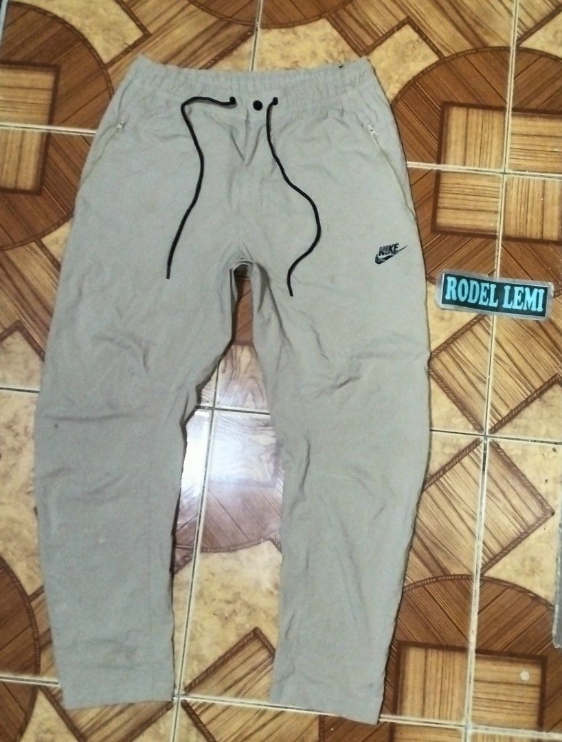 Nike tech woven (Category: Trousers) located in Bulacan. Submitted by ryldeal030912 (Listing ID 1465872480, Image 2). Description: excellent condition woven material xl fits to large 32-34" waistline 38" lenght 11" leg 8" knee 6.5" hem.
