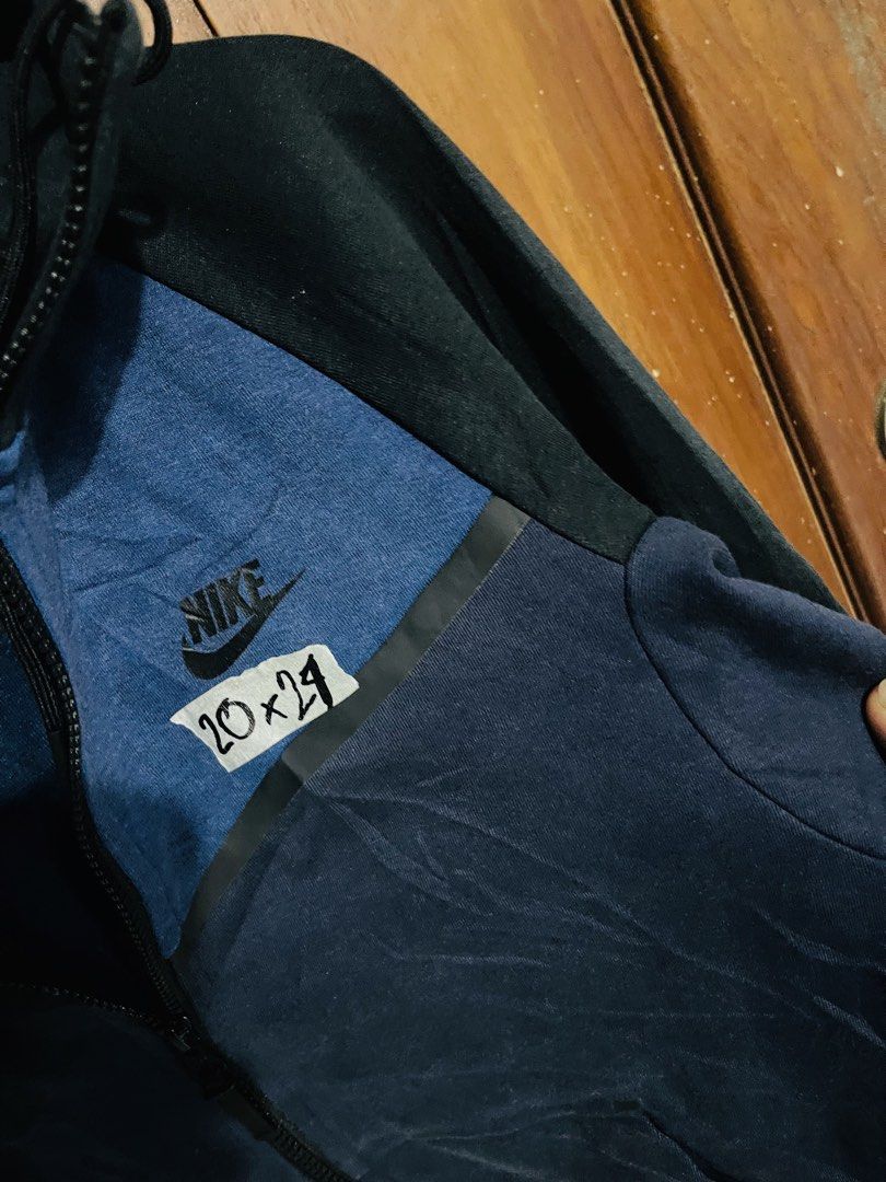 Nike techfleece (Category: Coats, Jackets and Outerwear) located in Butuan. Submitted by cgsayas20083001 (Listing ID 1465864659, Image 3). Description: Size small Dimes 20x24 Sa last pic yong lang issue sign of use.