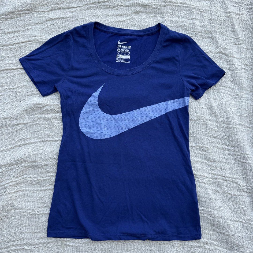 Nike Tee Royal Blue Shirt (Category: Activewear) located in Manila. Submitted by thriftclub.ph (Listing ID 1465782871, Image 1). Description: ▫️Decluttering 🥹 (Too many sportswear) ◻️Fits XS - S ⬜️ Bought but never used .