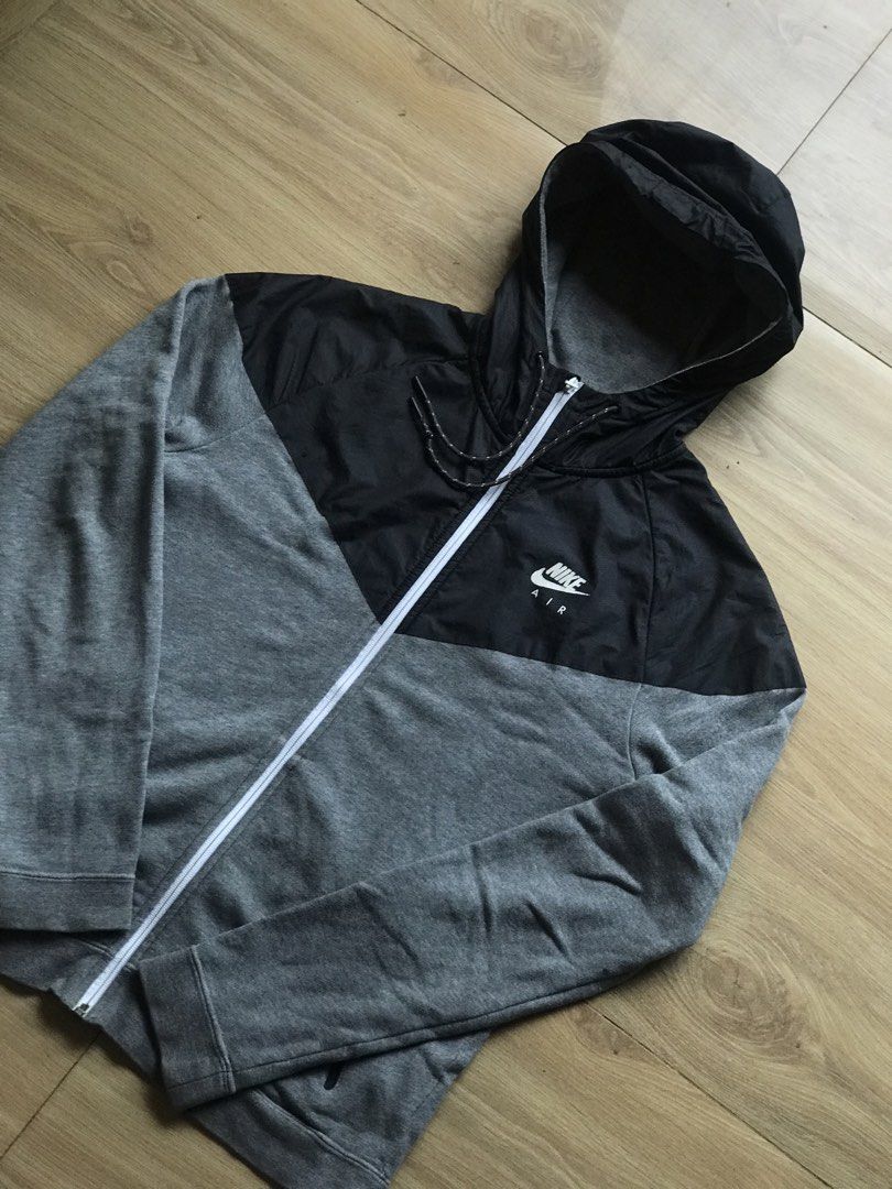 Nike Two-tone Windrunner (Category: Coats, Jackets and Outerwear) located in Bacolod City. Submitted by dave.tripthrift6100 (Listing ID 1465841071, Image 3). Description: Size Large 22 Width 26 Length 9/10 color rate 9/10 condition Slight loose hand ribbing.