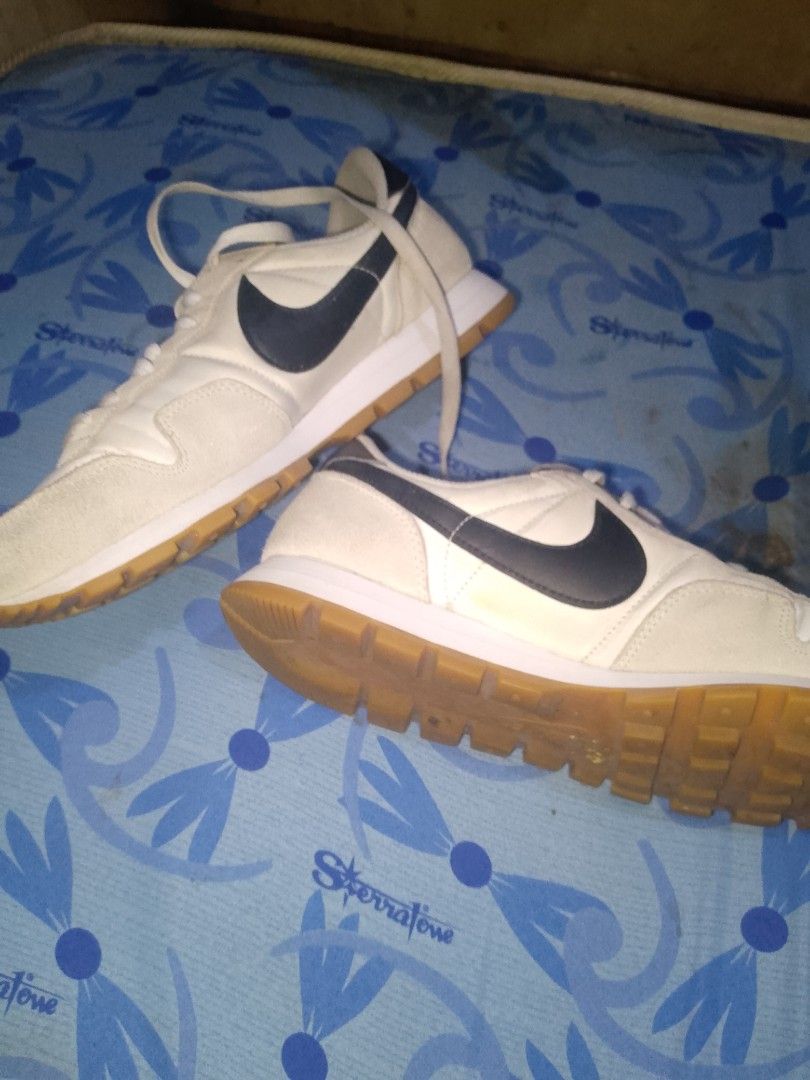 Nike waffle debut (Category: Sneakers) located in Manila. Submitted by ketkatty (Listing ID 1465900834, Image 1). Description: Nike waffle debut white, seldom used all good!.