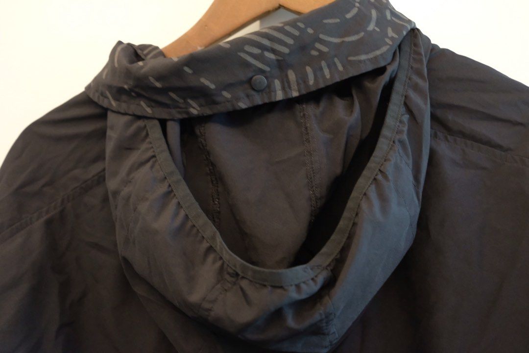 Nike women’s running jacket (Category: Coats, Jackets and Outerwear) located in Mandaluyong City. Submitted by declutterstuff12 (Listing ID 1465790078, Image 3). Description: Original price 5k.