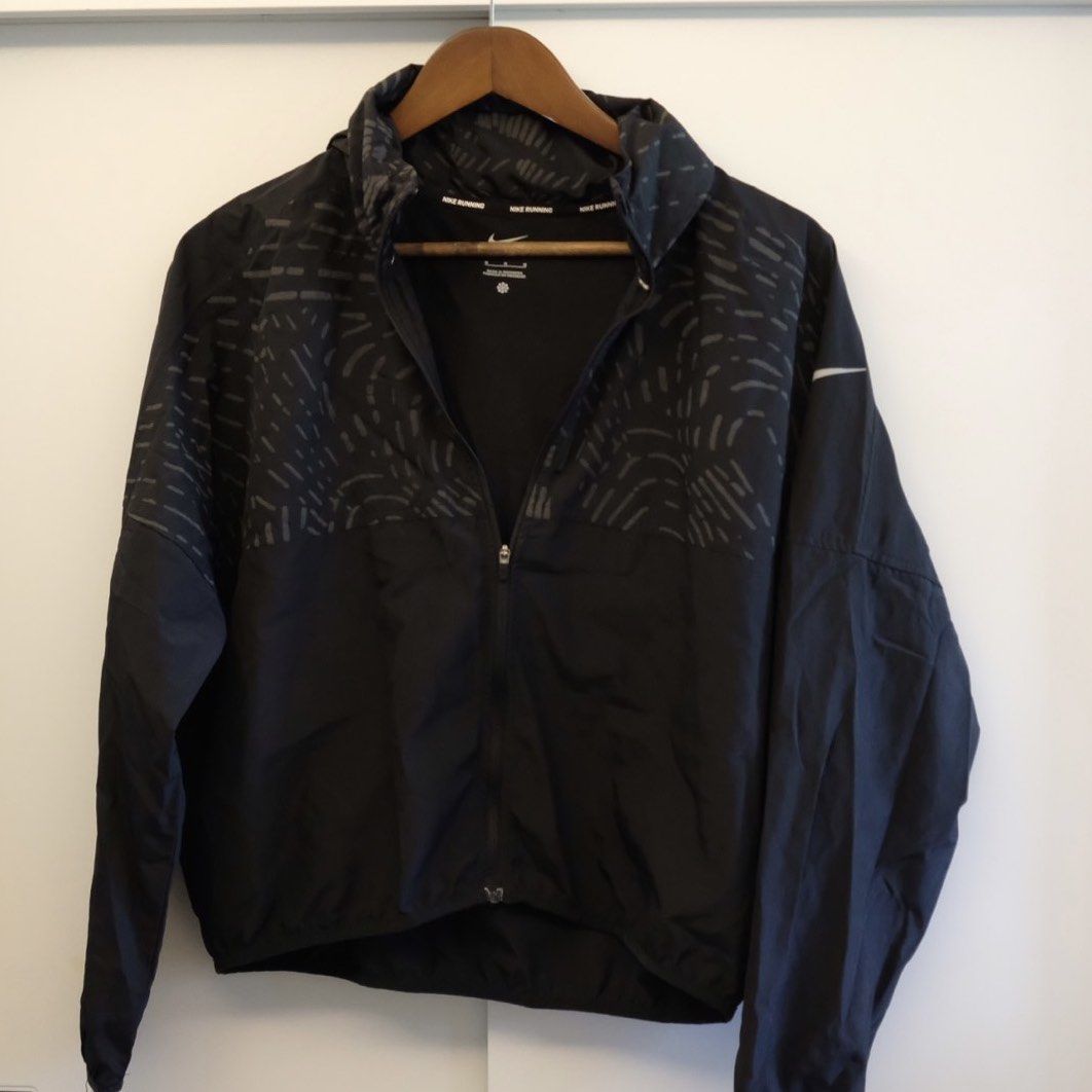 Nike women’s running jacket (Category: Coats, Jackets and Outerwear) located in Mandaluyong City. Submitted by declutterstuff12 (Listing ID 1465790078, Image 1). Description: Original price 5k.