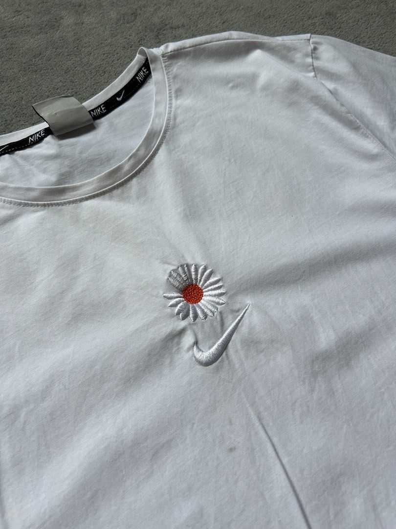 Nike X Peaceminusone Shirt (Category: Tshirts & Polo Shirts ) located in Manila. Submitted by wenttttt (Listing ID 1465945002, Image 2). Description: 20.5 x 26.5 No issue.