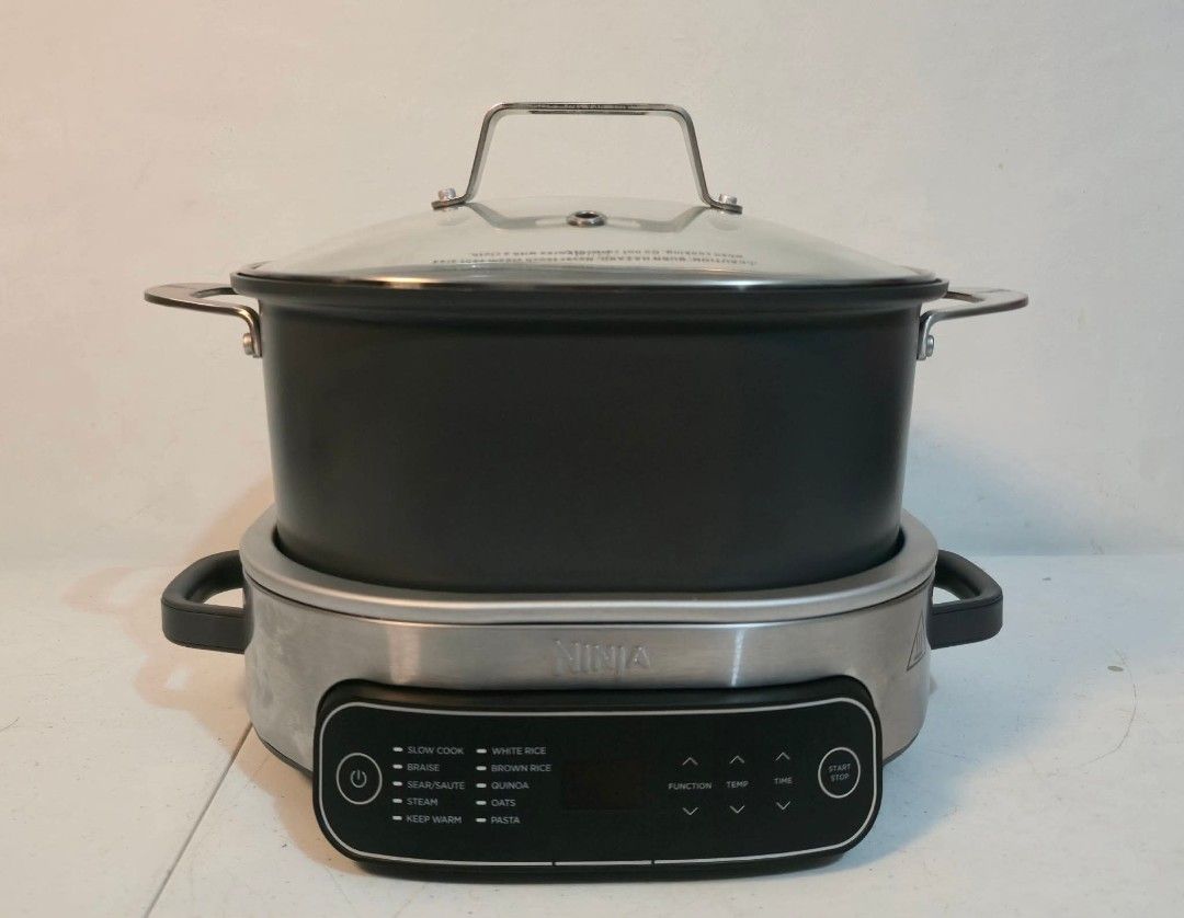Ninja Foodi Possible Cooker 8L (Category: Cookers) located in Caloocan City. Submitted by souththrift_taytay (Listing ID 1465780347, Image 3). Description: - Model: Ninja Foodi Possible Cooker MC1101ANZ - 5-in-1 versatility: Slow cook, braise, steam, sear, and sauté - User-friendly digital display panel with precise temperature and time controls - Easy-to-clean nonstick inner pot - Includes glass lid and steaming rack - Sleek black and stainless 