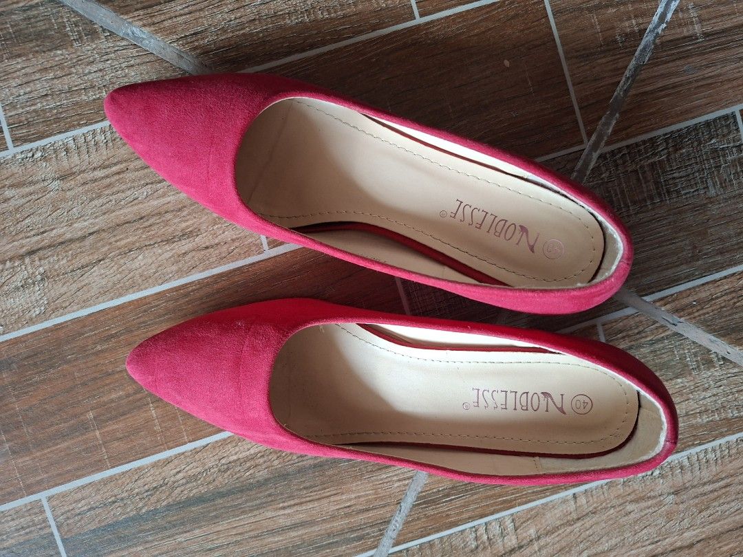 Noblesse Red Pointed Toe Heels Size 40 (Category: Heels) located in Bulacan. Submitted by samaraullo81159 (Listing ID 1465852863, Image 1). Description: Red suede-look block heels. Size 40. Elegant pointed-toe design. Used condition with signs of wear; please see actual photos. ₱350 negotiable. 📍 Santa Maria, Bulacan.