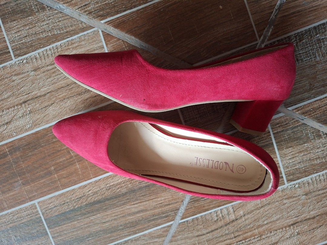 Noblesse Red Pointed Toe Heels Size 40 (Category: Heels) located in Bulacan. Submitted by samaraullo81159 (Listing ID 1465852863, Image 2). Description: Red suede-look block heels. Size 40. Elegant pointed-toe design. Used condition with signs of wear; please see actual photos. ₱350 negotiable. 📍 Santa Maria, Bulacan.
