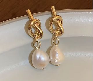 (Category: ) located in . Submitted by vintageaccessories (Listing ID 1465910217, Image 1). Description: .