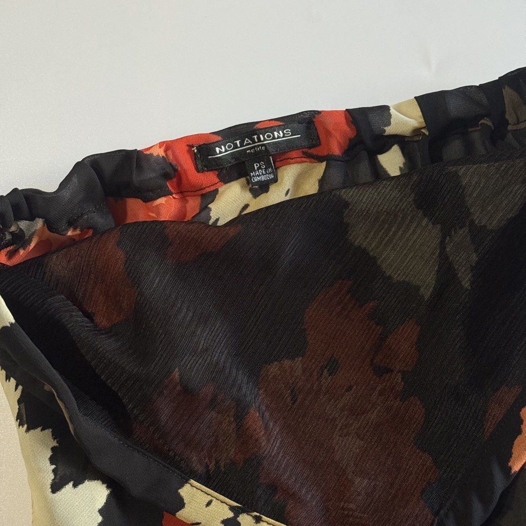 Notations Floral Halter Top (Category: Sleeveless) located in Iloilo. Submitted by notriaaa (Listing ID 1465824106, Image 3). Description: Most Favorite Notations Floral Halter Top 🪷 -willing to keep if no one gets!!! so pretty!!! 😭💕 -silk-like fabric Size: Small Bust: 32-34 Waist: 25-26 No Flaws.