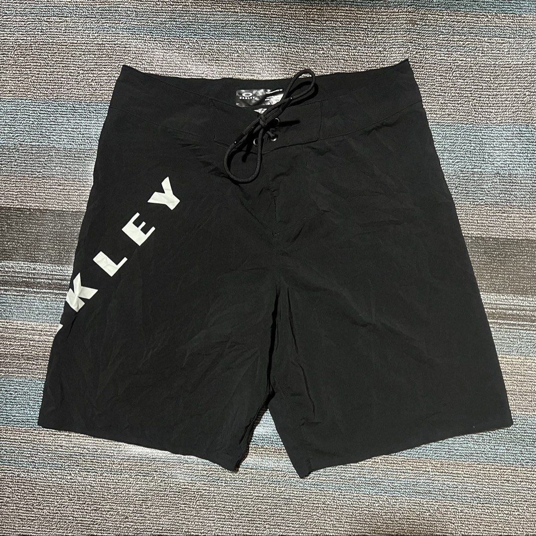 Oakley Boardshort (Category: Shorts) located in Cebu City. Submitted by mark24anth29233 (Listing ID 1465901834, Image 2). Description: Original Size: 32 on tag W30-33 L19 Good as new Color rate: 10/10 No issue.