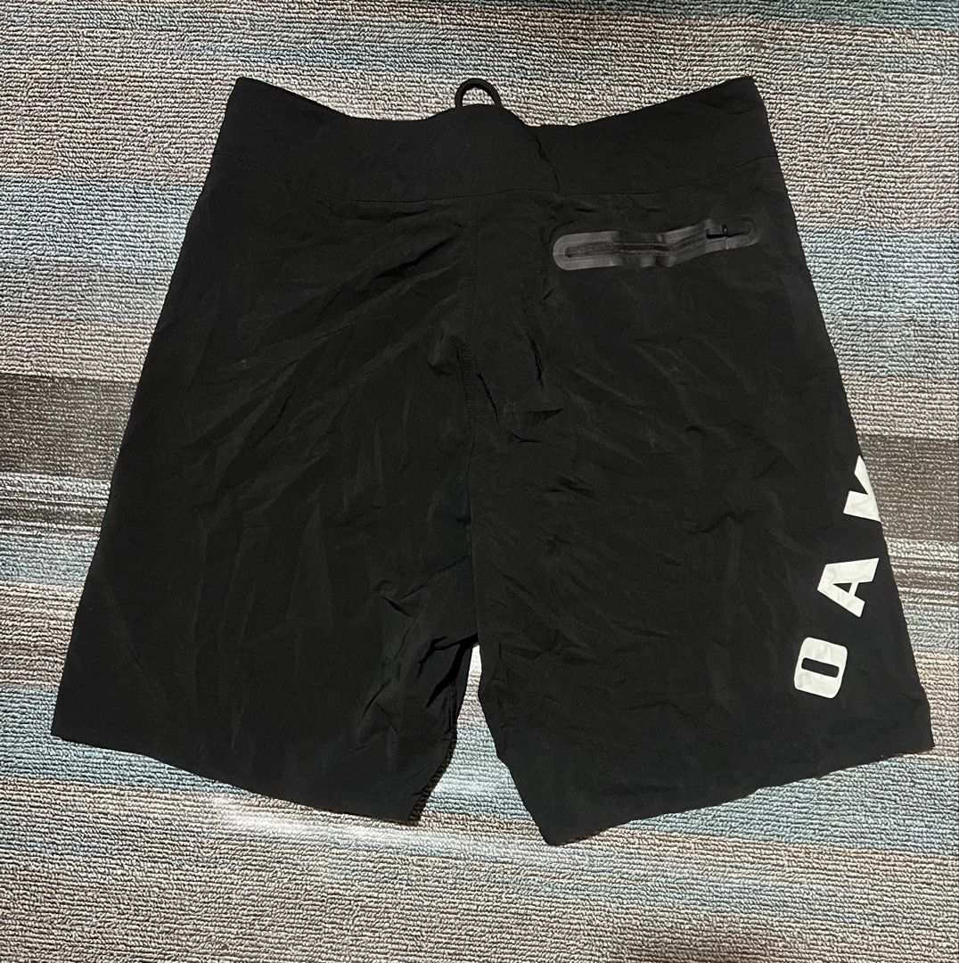 Oakley Boardshort (Category: Shorts) located in Cebu City. Submitted by mark24anth29233 (Listing ID 1465901834, Image 3). Description: Original Size: 32 on tag W30-33 L19 Good as new Color rate: 10/10 No issue.