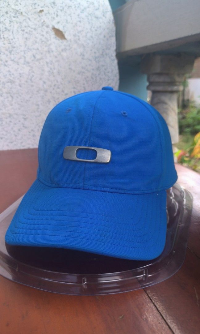 Oakley classic low (Category: Caps & Hats) located in Argao. Submitted by royalowl-888 (Listing ID 1465763361, Image 1). Description: Oakley classic low L-xl excellent condition 9.8/10 condition and color rate location visayas need wash only.