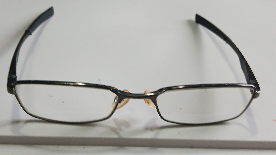 Oakley Glasses (Category: Sunglasses & Eyewear) located in Cainta. Submitted by renped (Listing ID 1465799946, Image 3). Description: For Sale Oakley Glasses bought it from Ideal Vision it's original and not using anymore ,Can be swap to Mountain bike and Roadbike.Message me at SMS 09688801261.