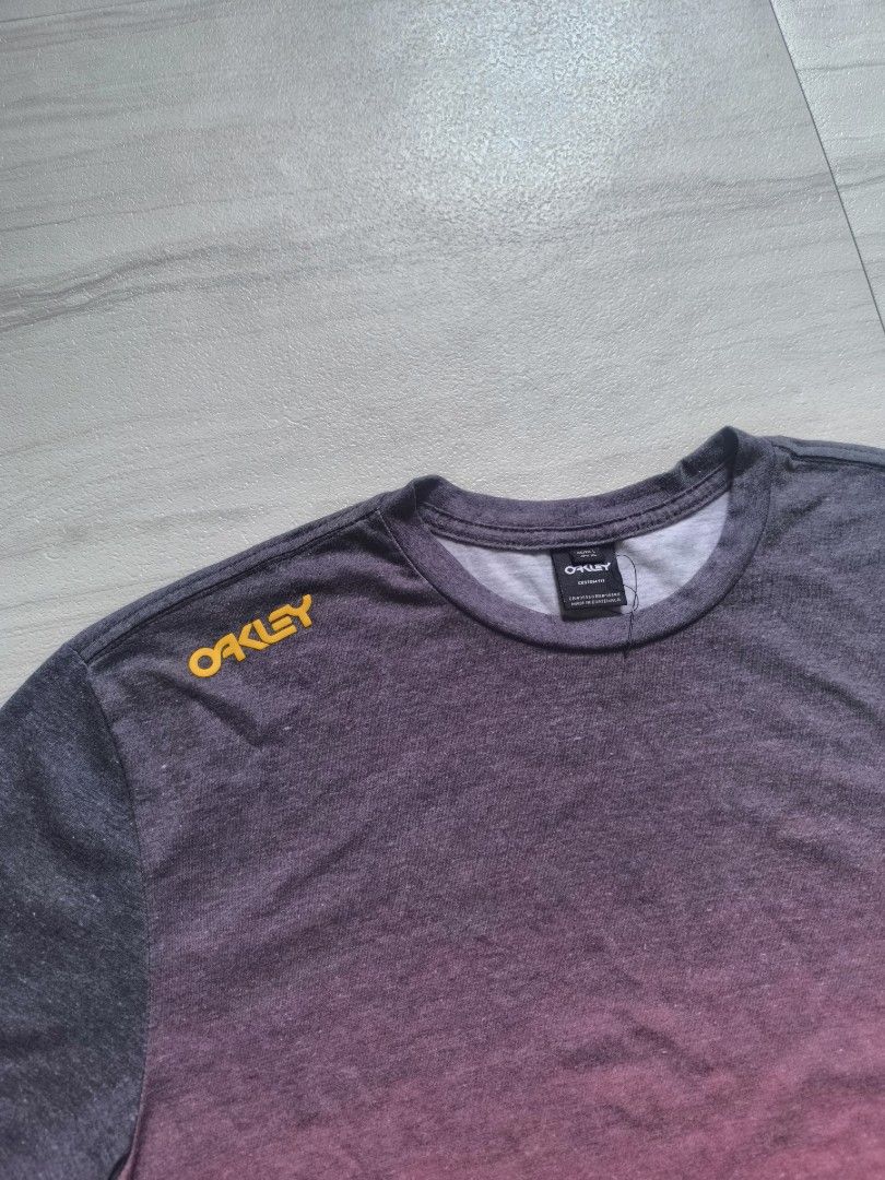 Oakley Gradient Ombre T-Shirt (Category: Tshirts & Polo Shirts ) located in Talisay. Submitted by jppppppppp (Listing ID 1465855977, Image 2). Description: Oakley 2-Tone Tee Cotton Tagged as Large Actual Dimensions 22*27.5 Excellent Condition 7️⃣9️⃣0️⃣+SF 09472849954.