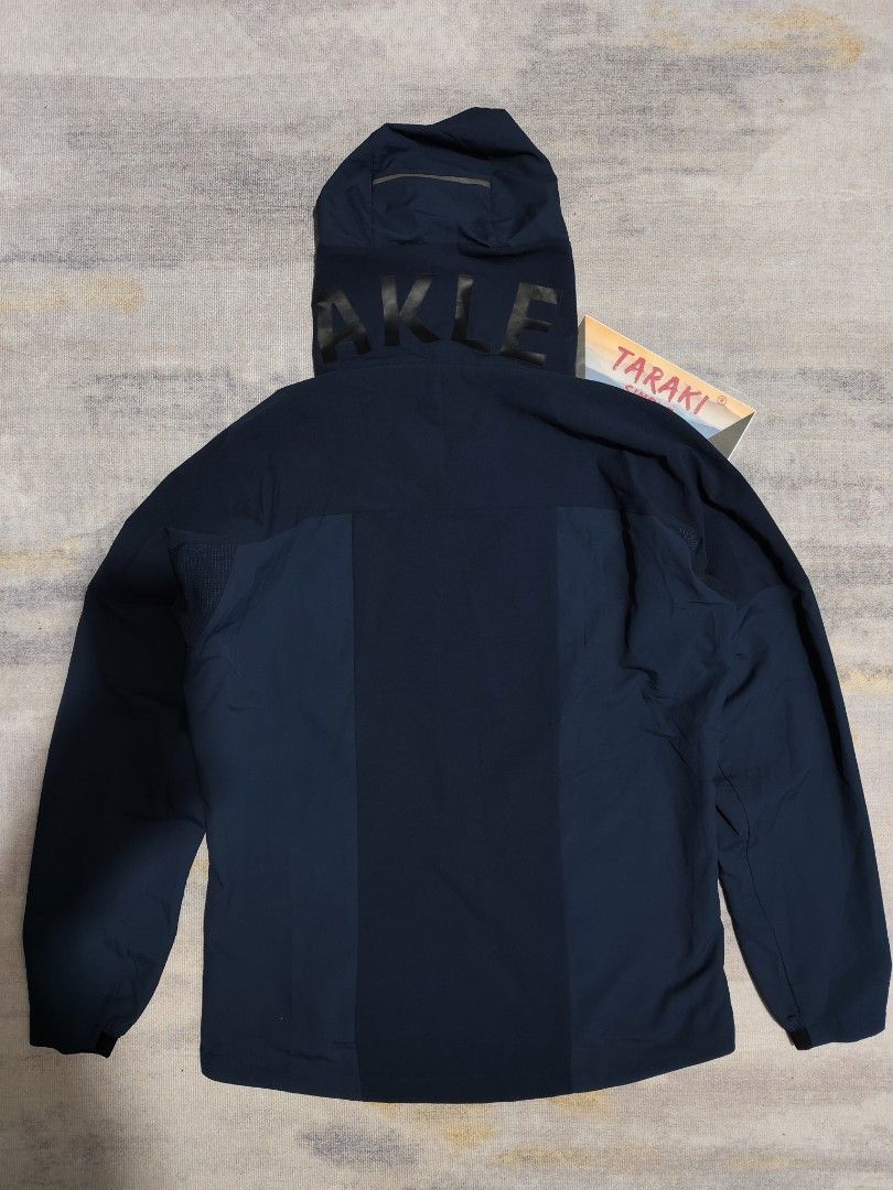 OAKLEY LIGHT WEIGHT JACKET (Category: Coats, Jackets and Outerwear) located in Baguio. Submitted by igorotak.111.taraki.com (Listing ID 1465846320, Image 2). Description: FS OAKLEY LIGHT WEIGHT JACKET AS NEW STRETCH NO ISSUES SOLID NITO ❤️ L-26 W-21 DIRECT PM TO PURCHASE FOR FASTER TRANSACTION THANKYOU 🙏❤️.