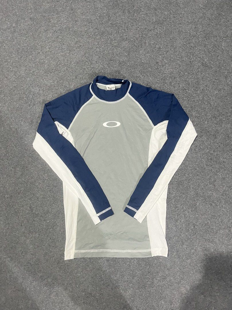 Oakley long sleeve tech tee small (Category: Coats, Jackets and Outerwear) located in Lapu Lapu. Submitted by jhonrener41426 (Listing ID 1461408958, Image 1). Description: Size small Dimes 15x24 (stretchable Asnew condition Color rate 9.8/10 Authentic Issue none .
